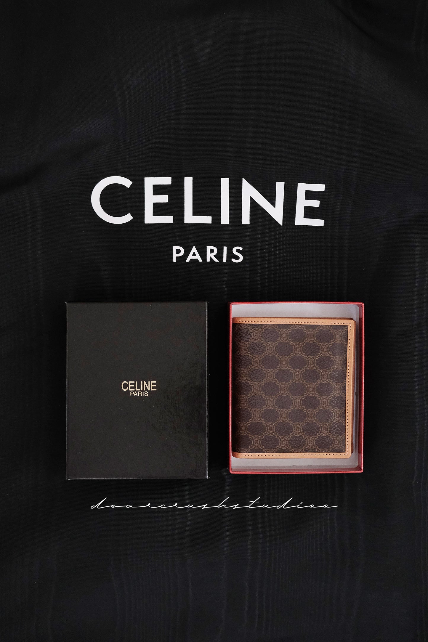 Celine Wallet · 經典啡色凱旋門二折銀包
