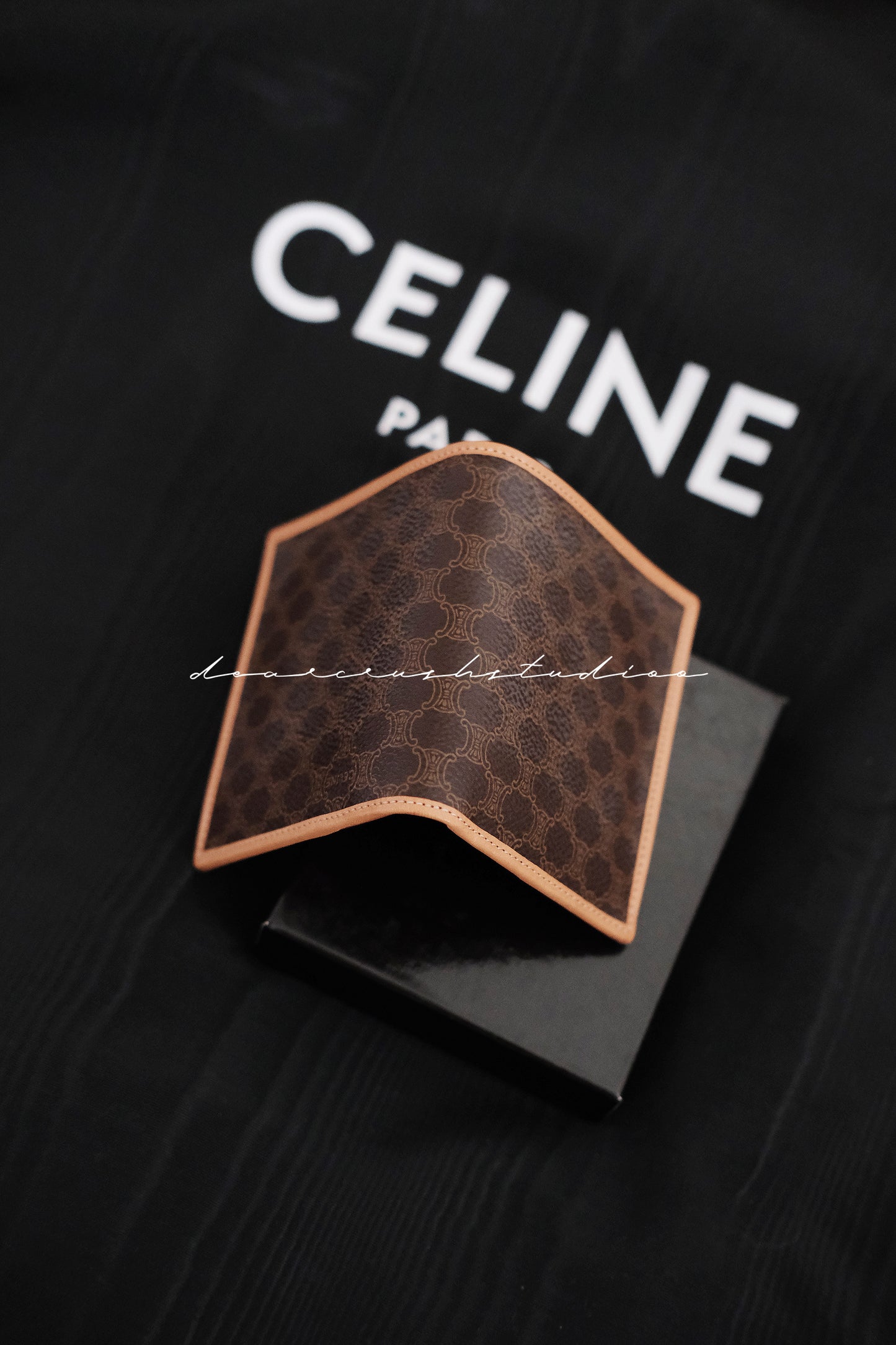 Celine Wallet · 經典啡色凱旋門二折銀包