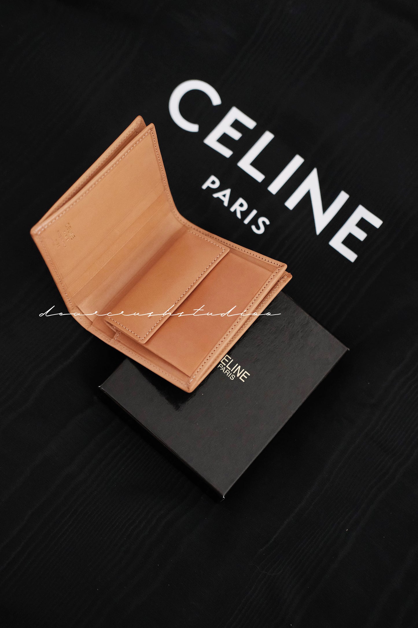 Celine Wallet · 經典啡色凱旋門二折銀包
