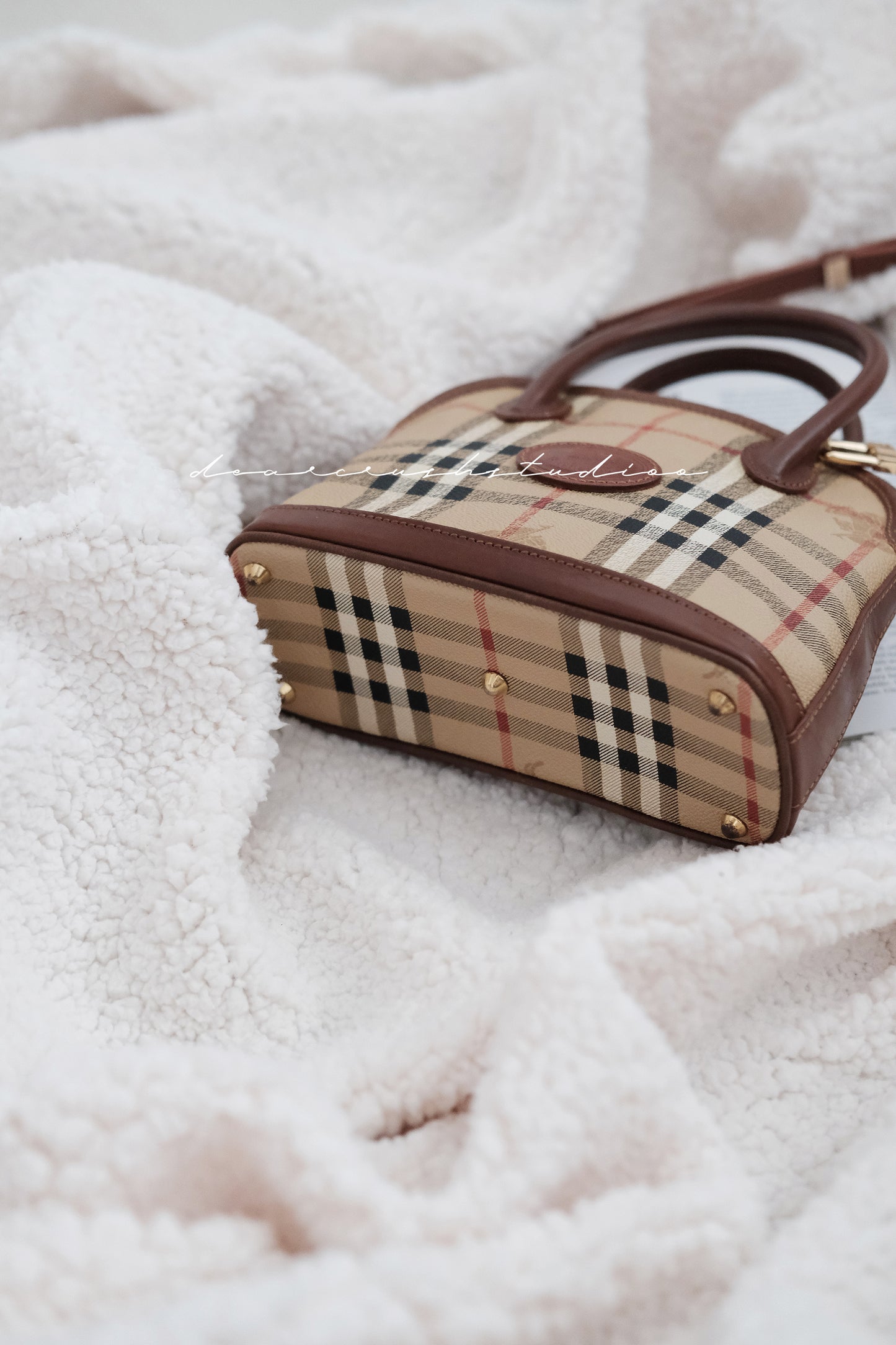 Burberry Alma BB · 經典戰馬格紋迷你貝殼包