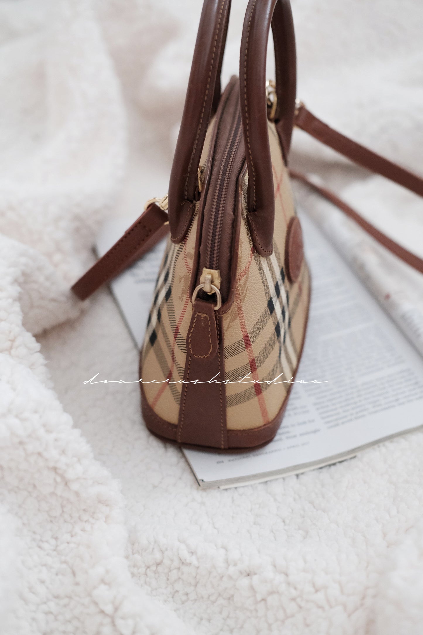 Burberry Alma BB · 經典戰馬格紋迷你貝殼包
