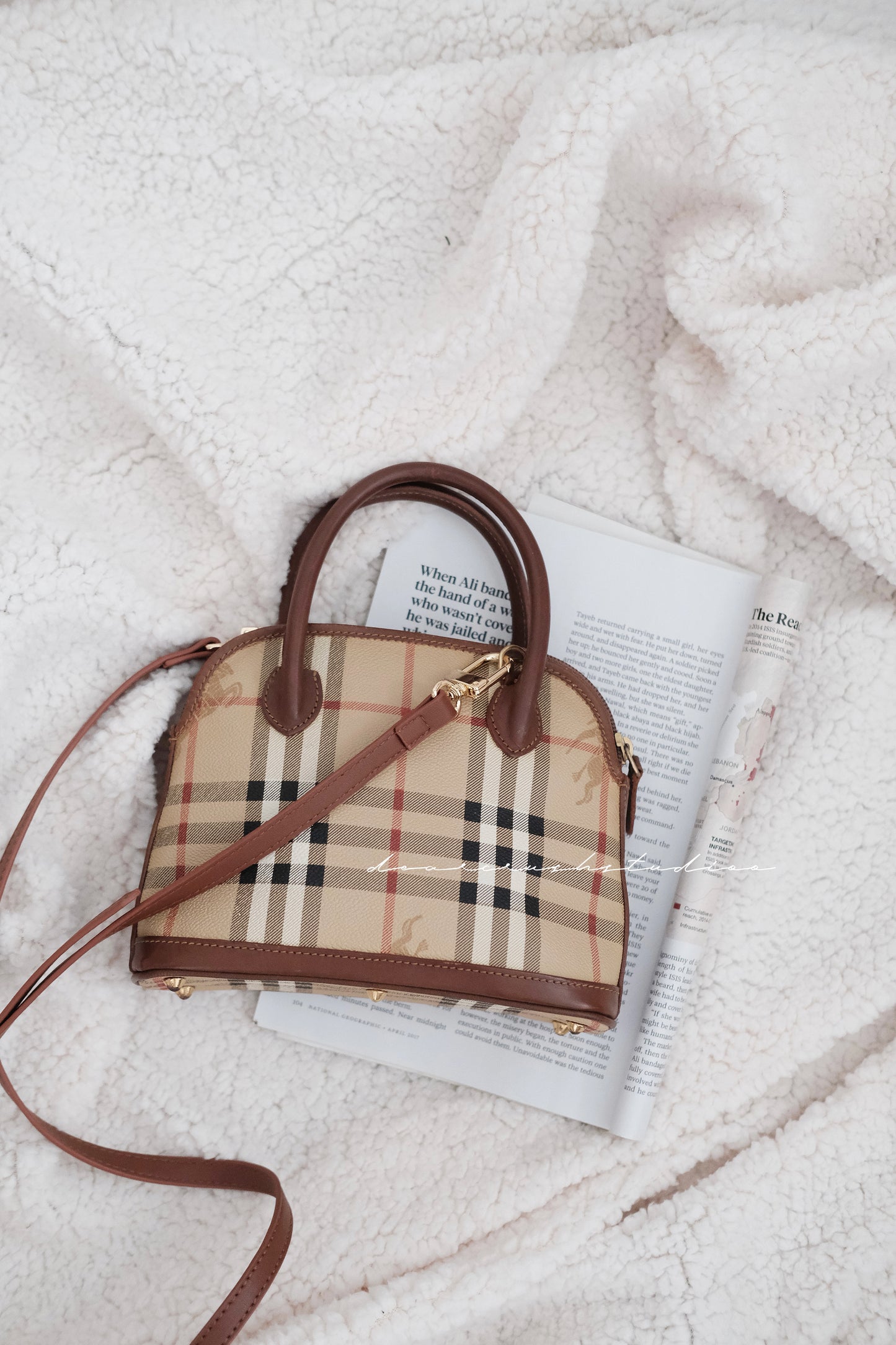 Burberry Alma BB · 經典戰馬格紋迷你貝殼包