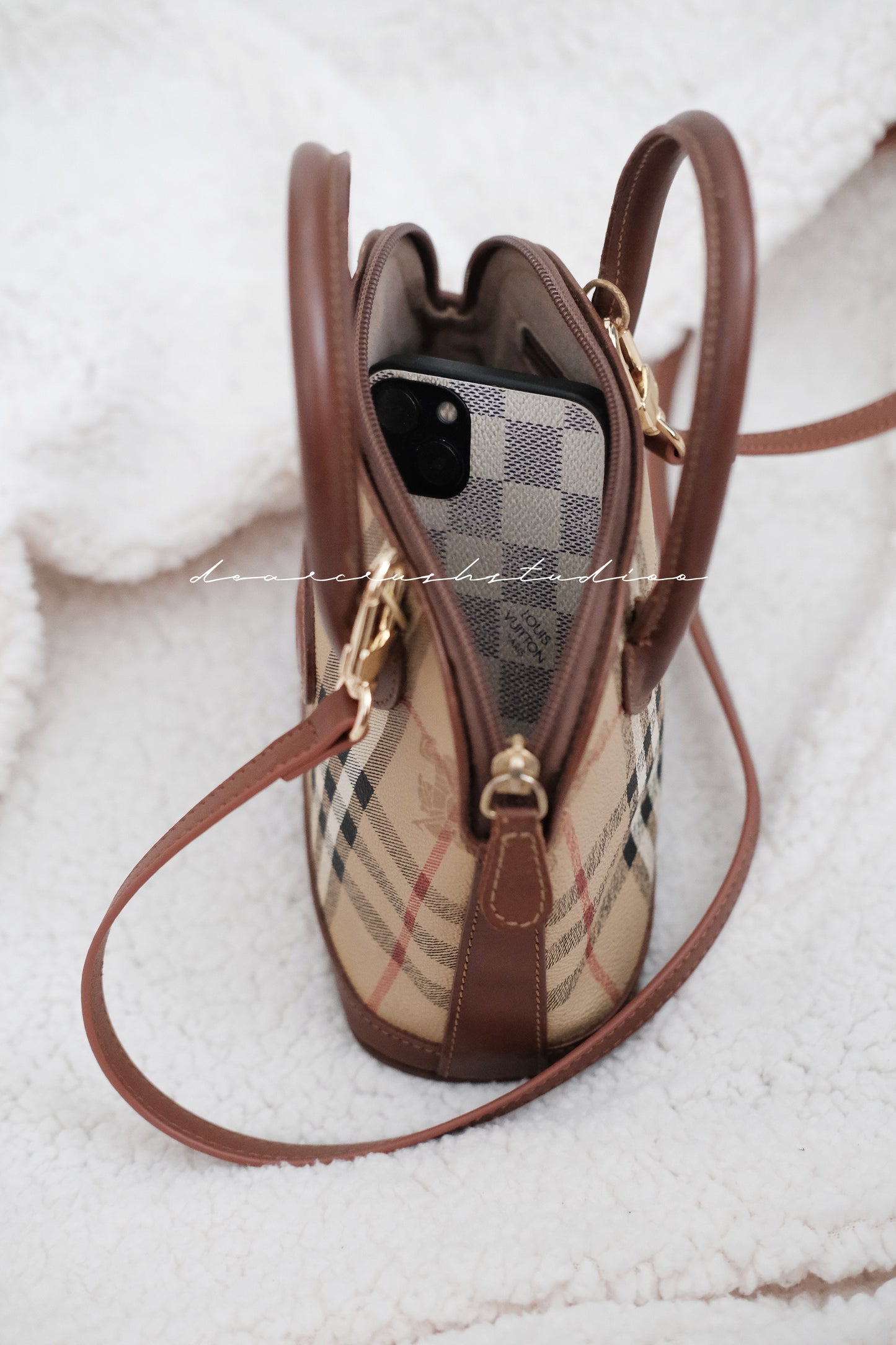 Burberry Alma BB · 經典戰馬格紋迷你貝殼包
