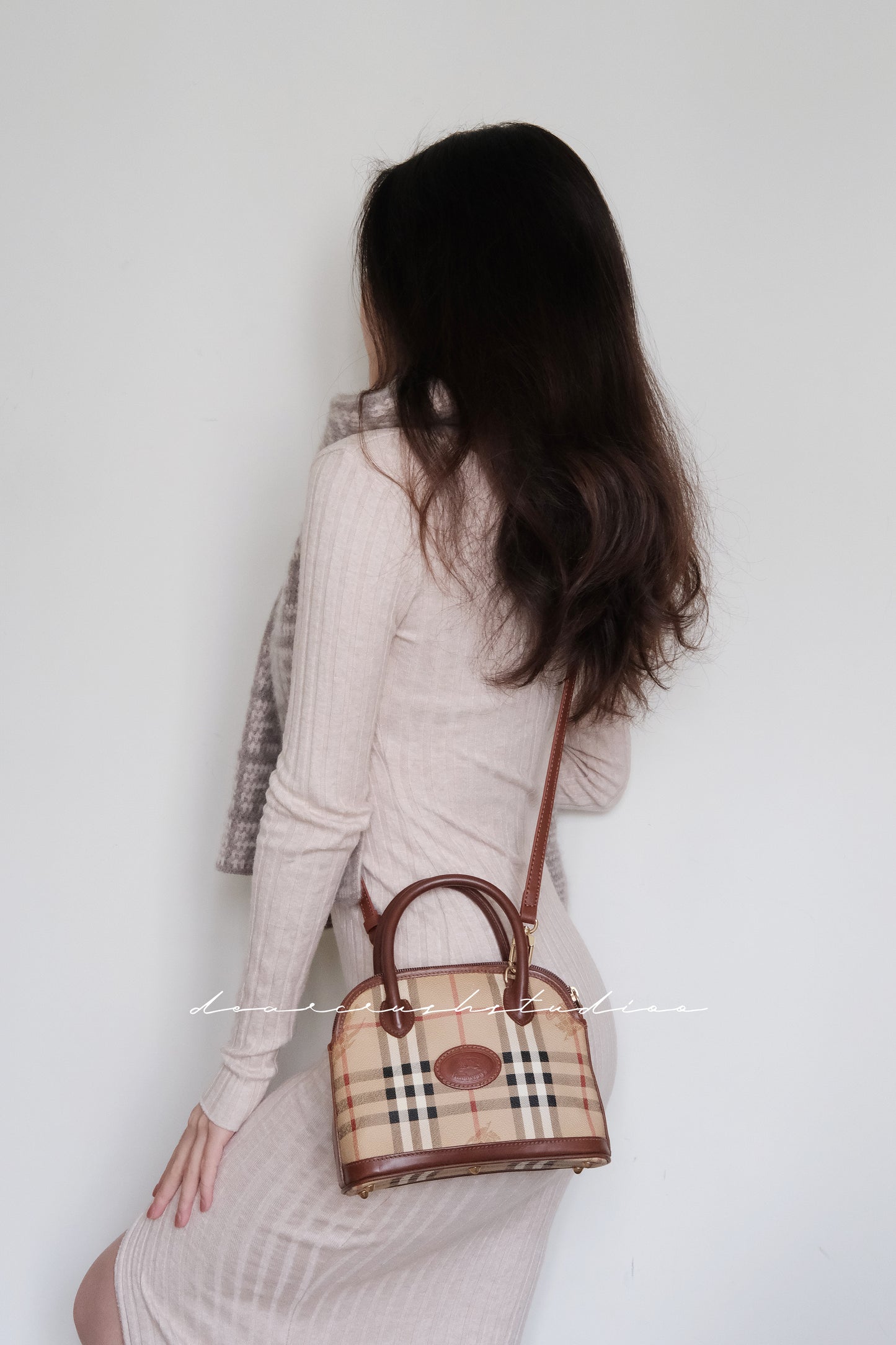 Burberry Alma BB · 經典戰馬格紋迷你貝殼包