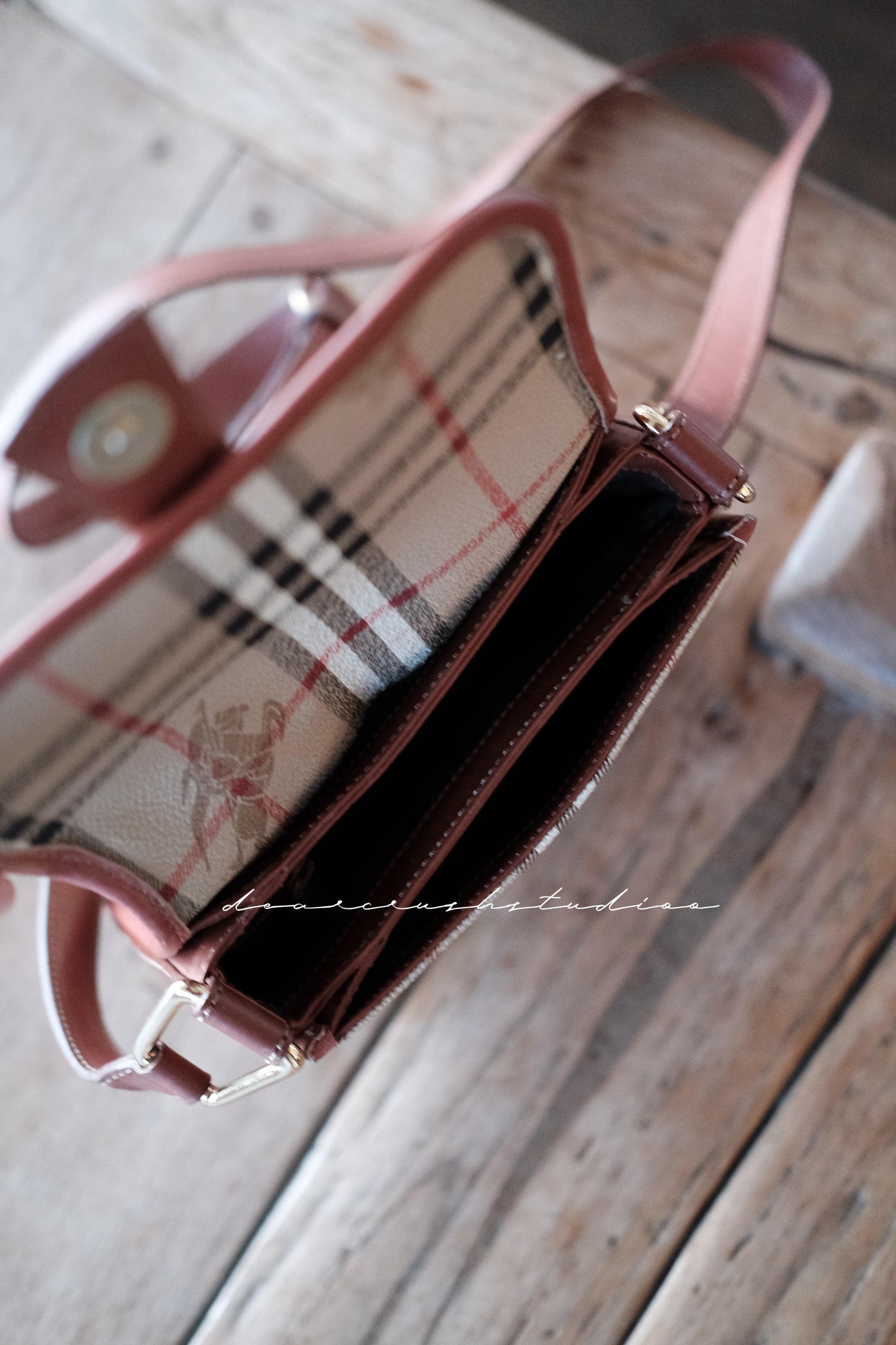 Burberry Mini Nova Check Crossbody · 精緻小巧戰馬紋小元寶