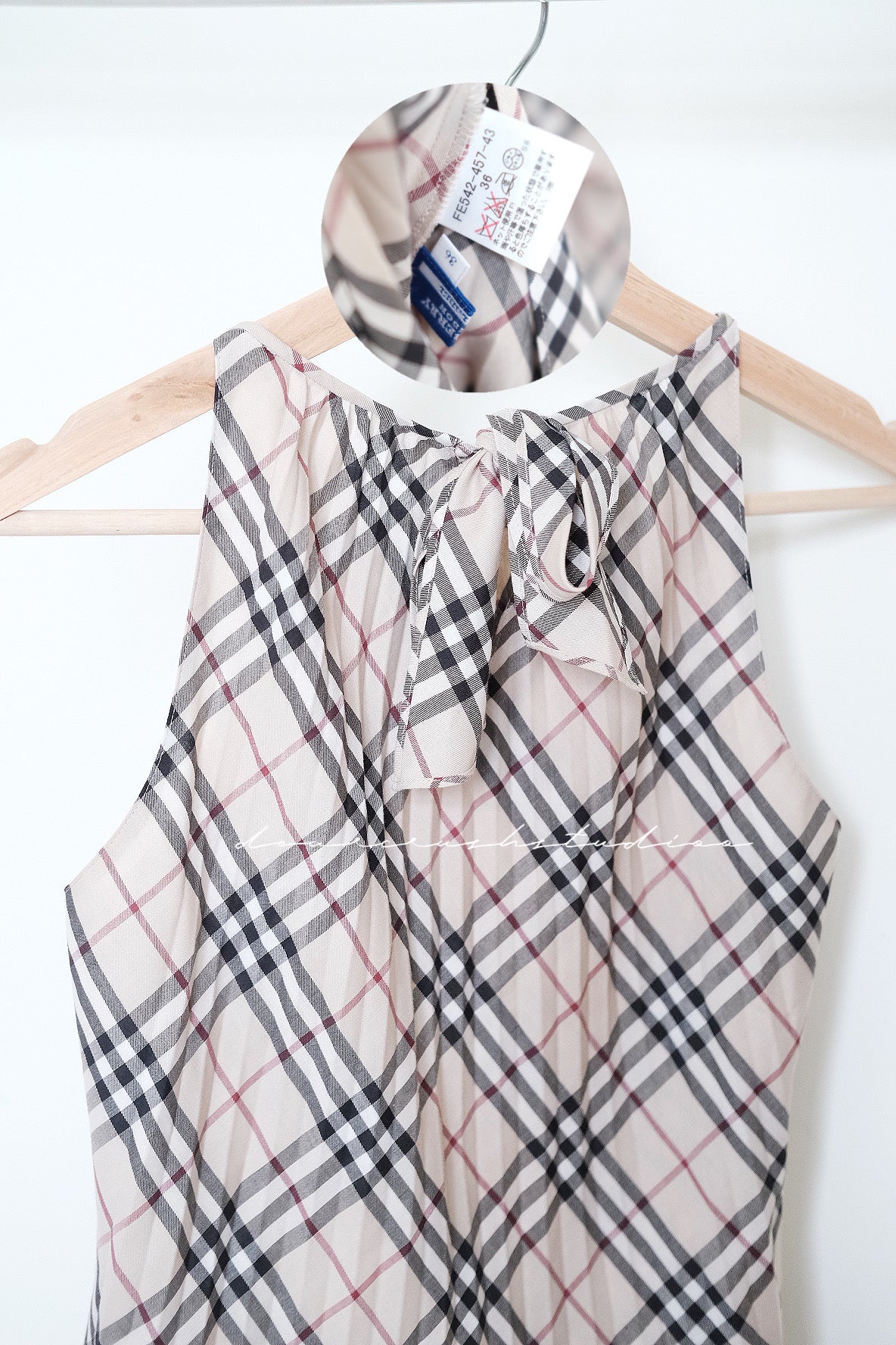 Burberry Crewneck Vest · 百褶圓領知性小背心