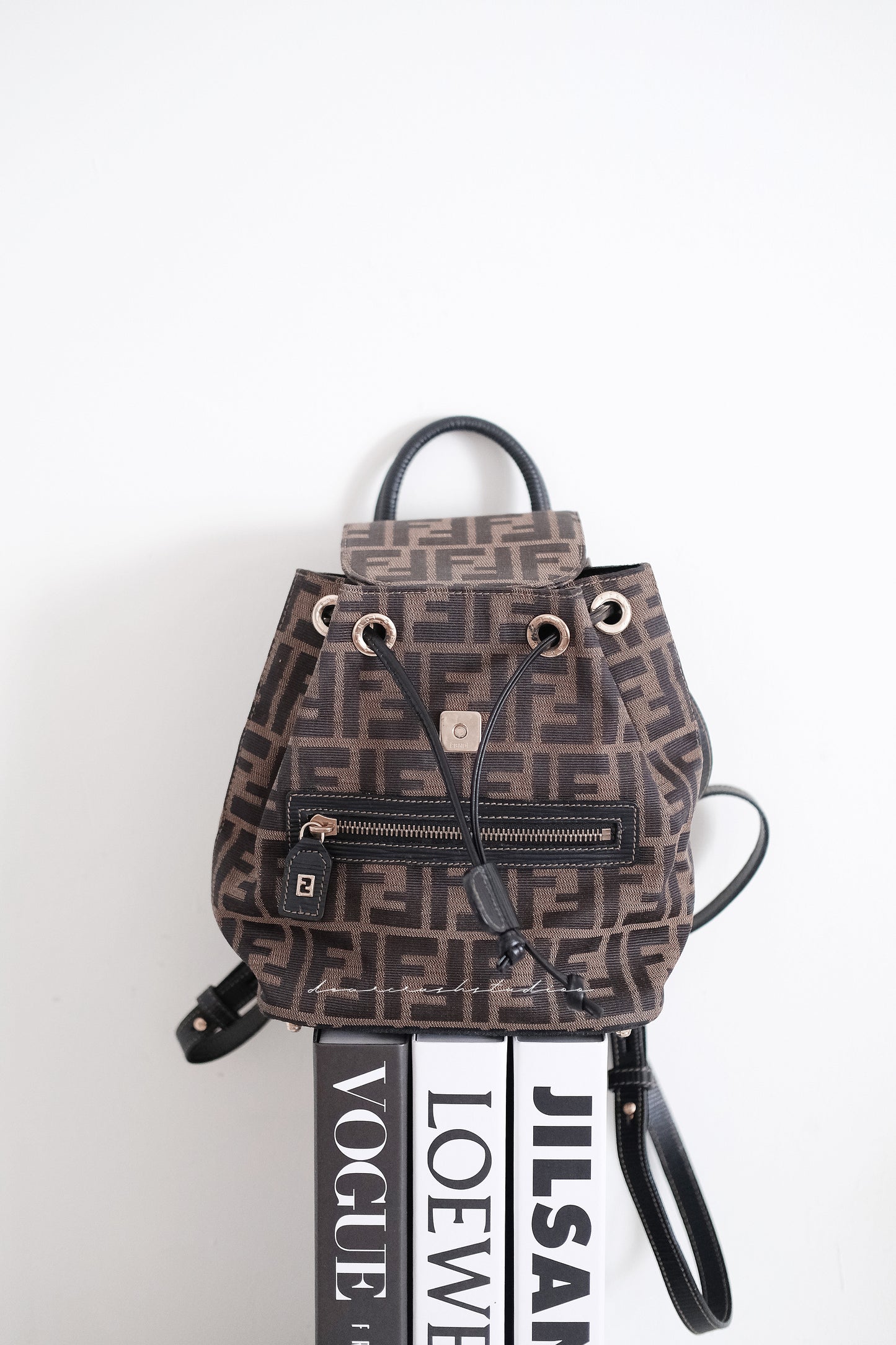 Fendi Mini Backpack · 老花黑金配色迷你小背囊