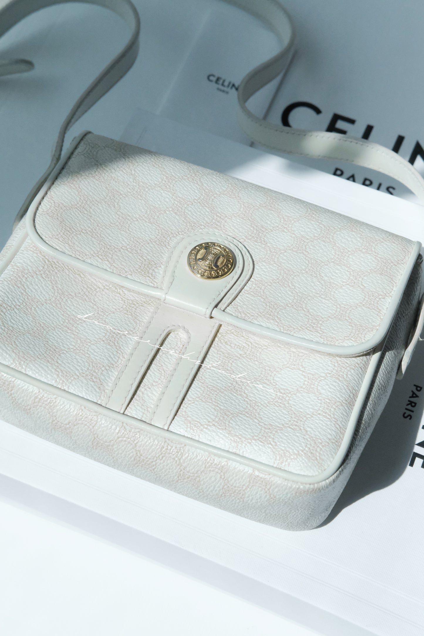 Celine Mini Pure White Monogram Envelope · 白雪公主嫁到之小信封