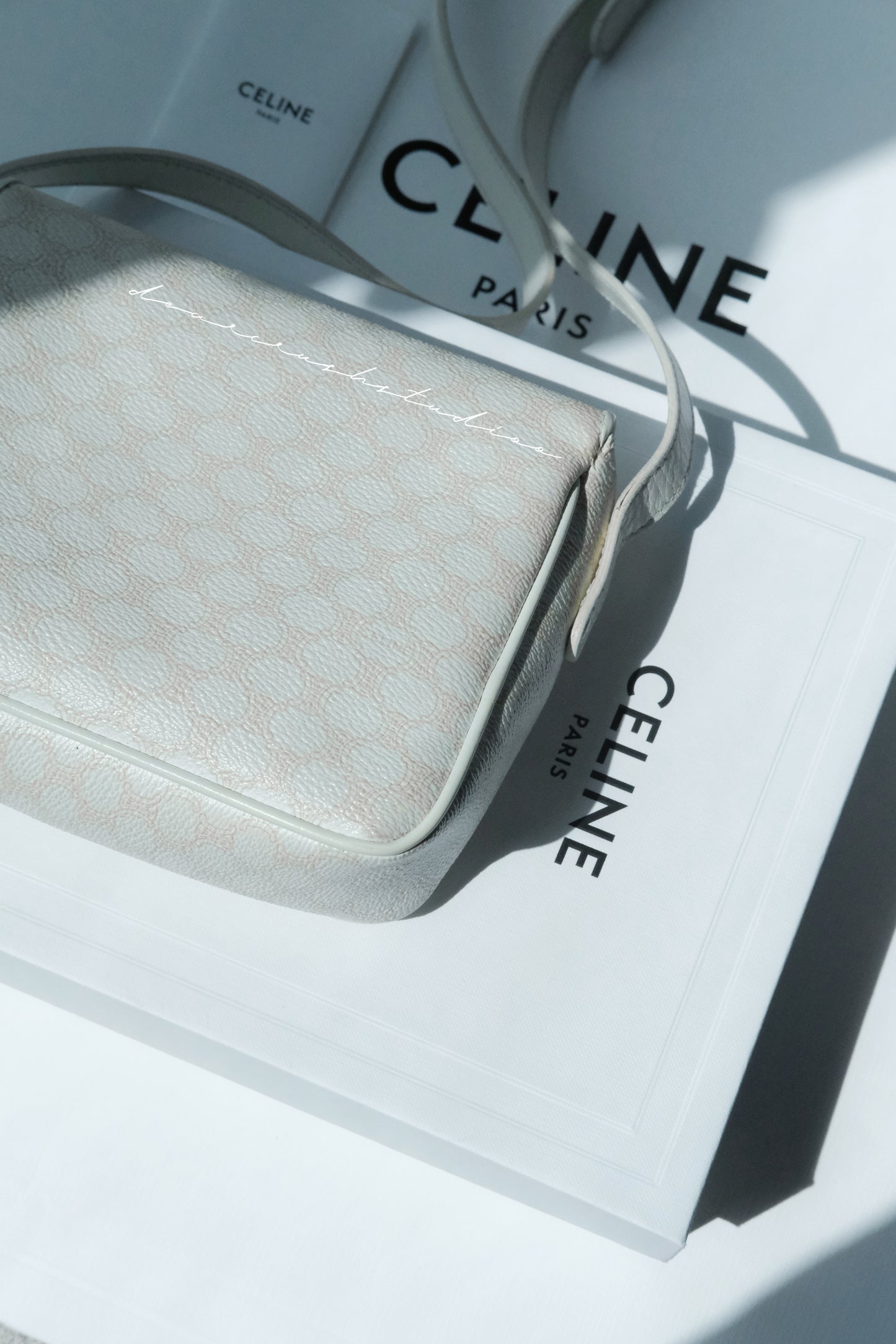 Celine Mini Pure White Monogram Envelope · 白雪公主嫁到之小信封