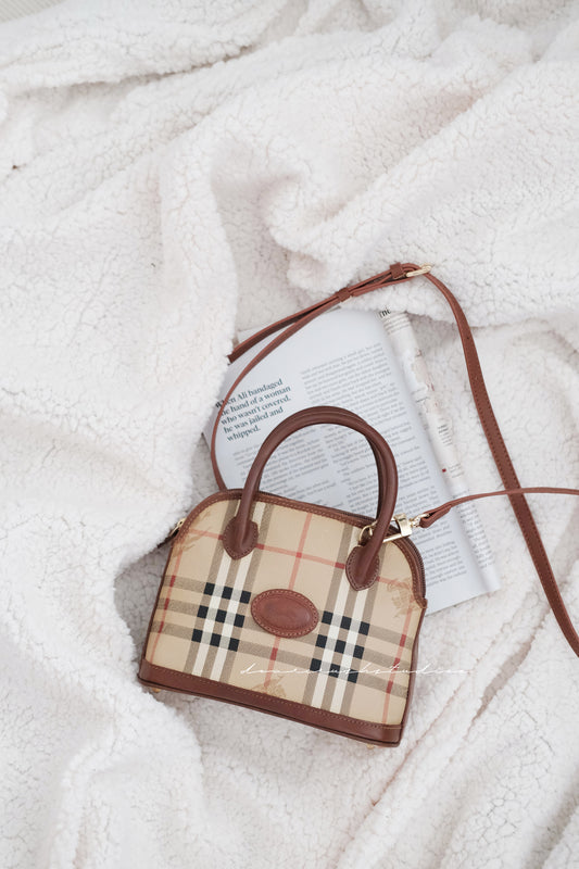 Burberry Alma BB · 經典戰馬格紋迷你貝殼包