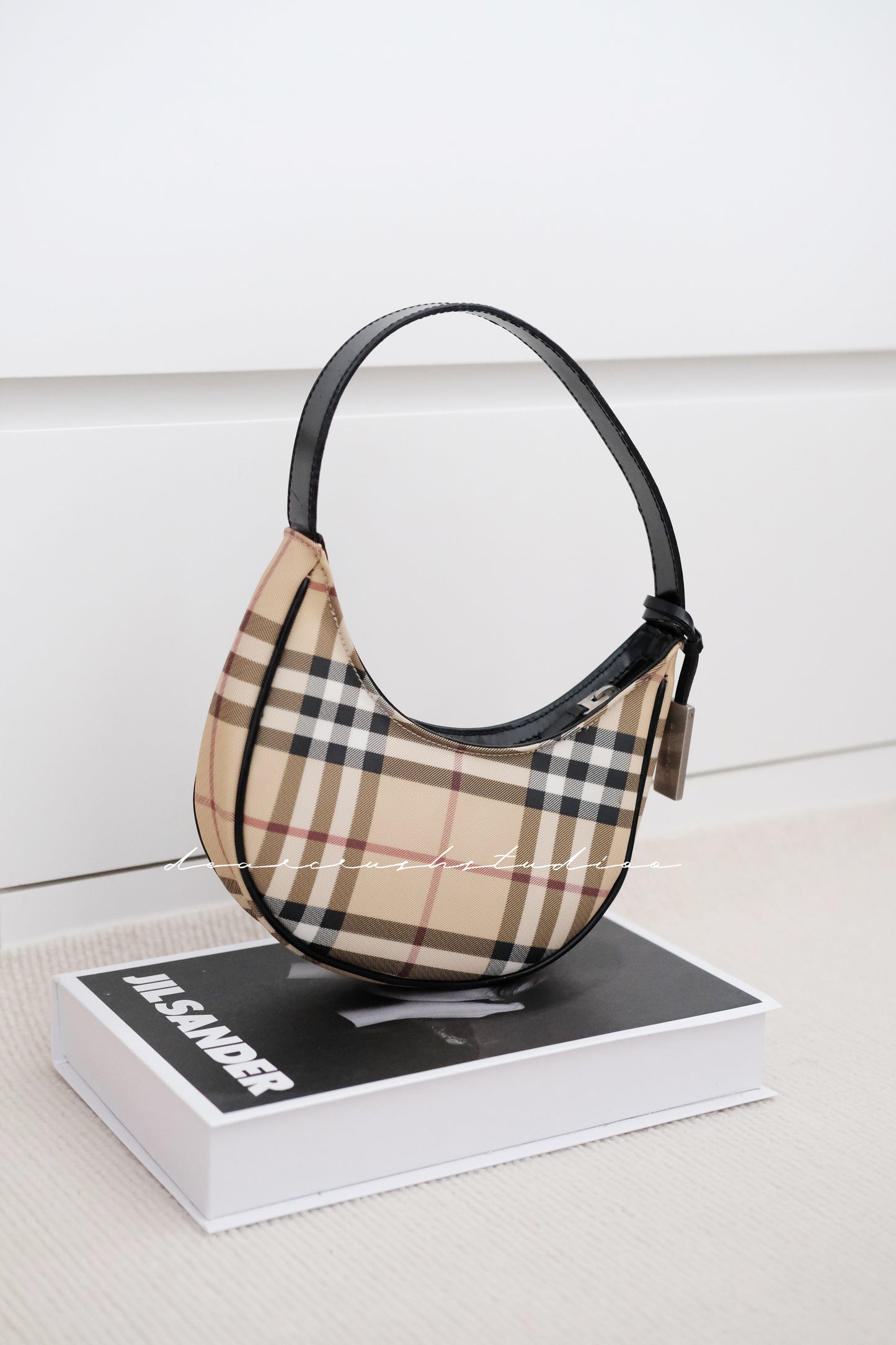 Burberry AVA · 中古限量版經典格紋半月包