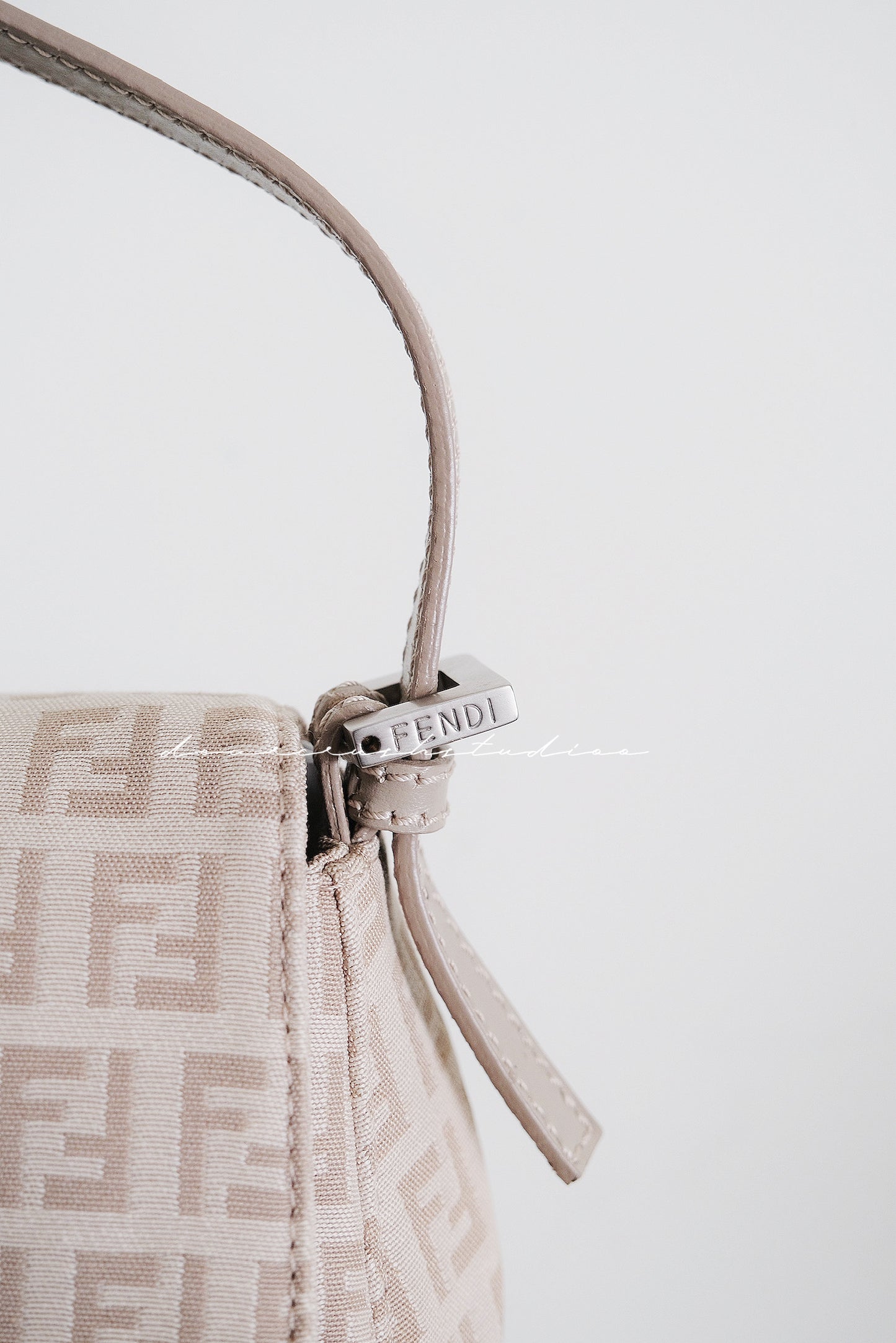 Fendi Beige Mini Baguette · 奶呼呼的杏色老花小法棍