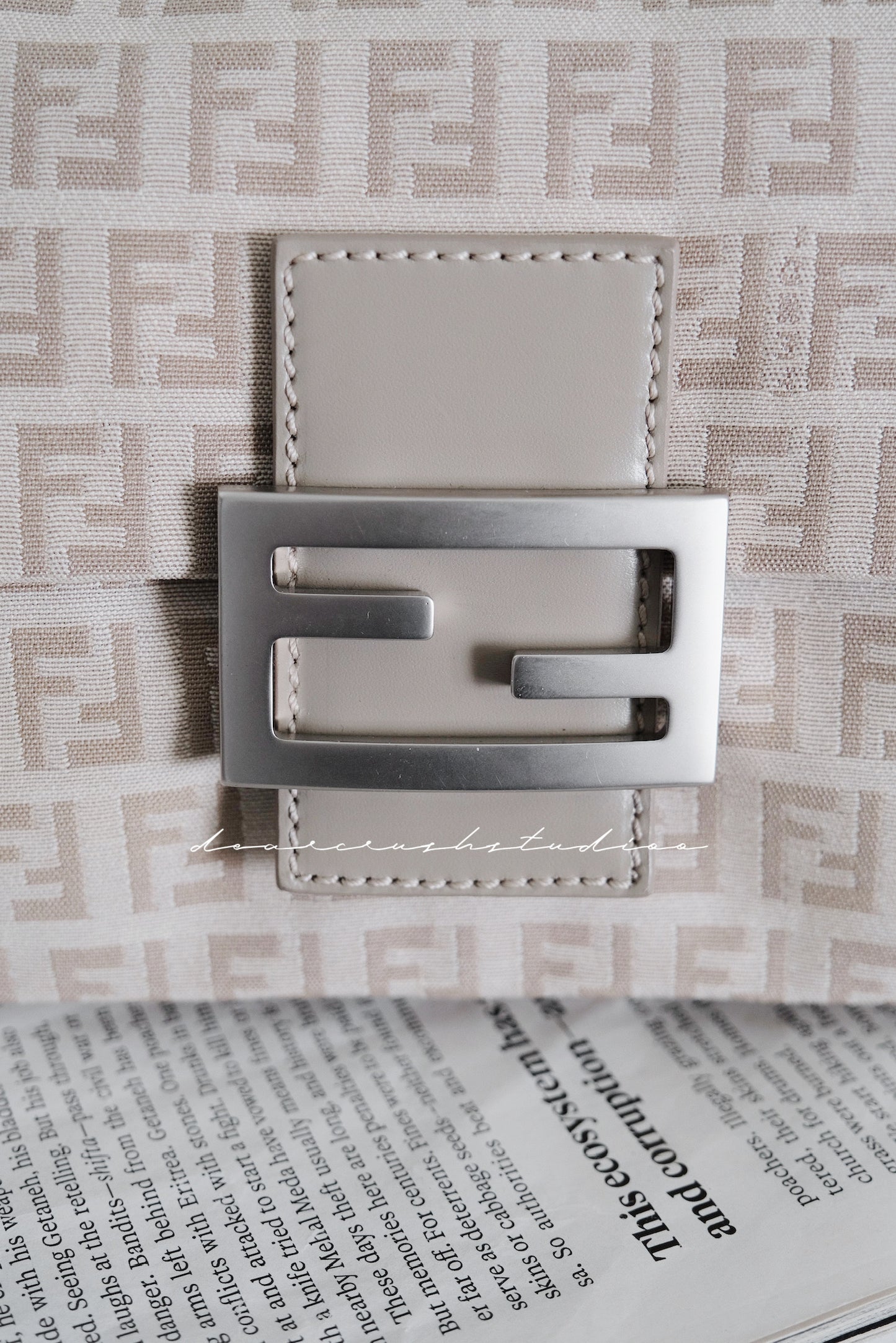 Fendi Beige Mini Baguette · 奶呼呼的杏色老花小法棍