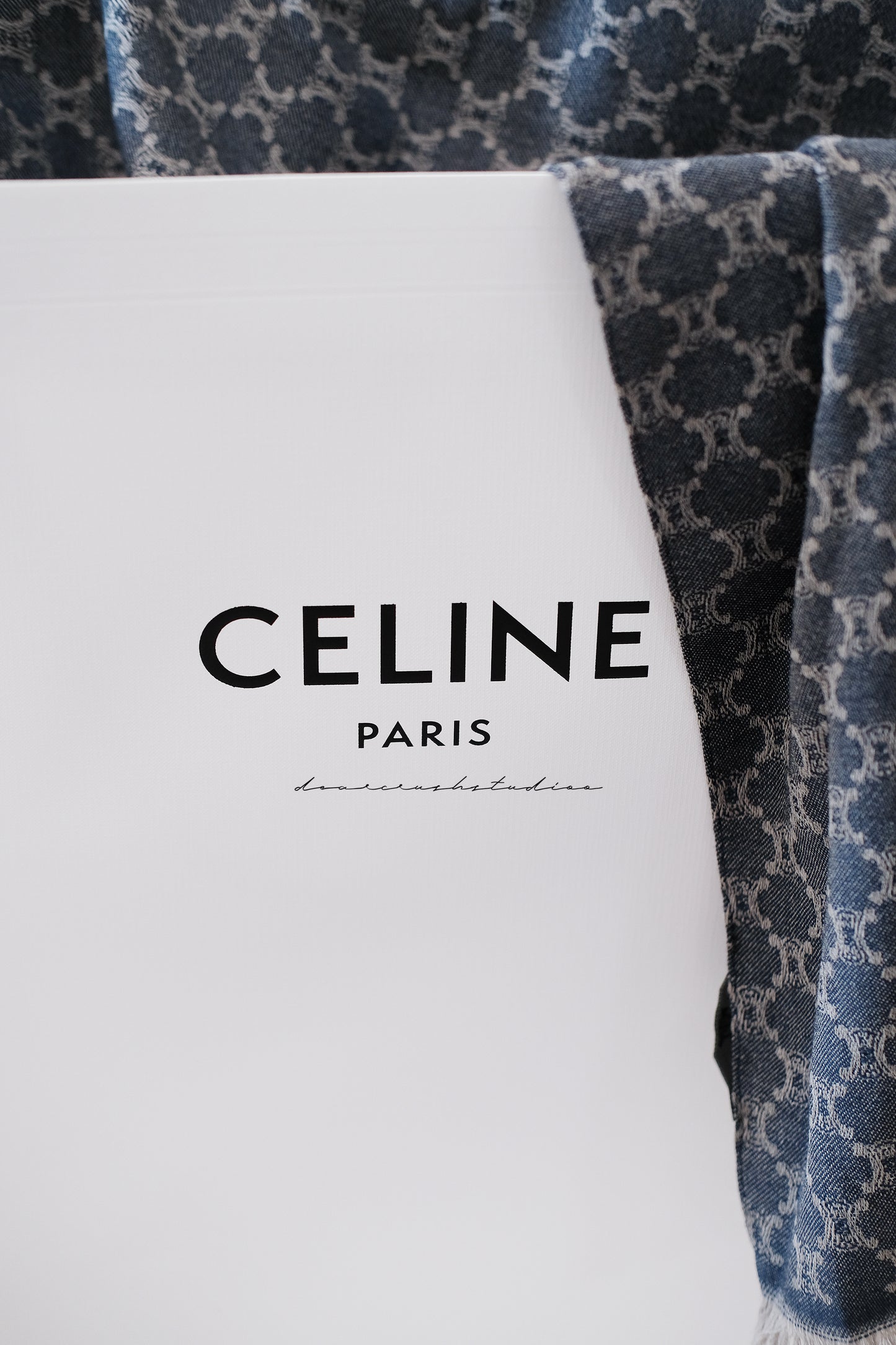 Celine Scarf · 罕有牛仔凱旋門老花雙面深淺色羊絨圍巾